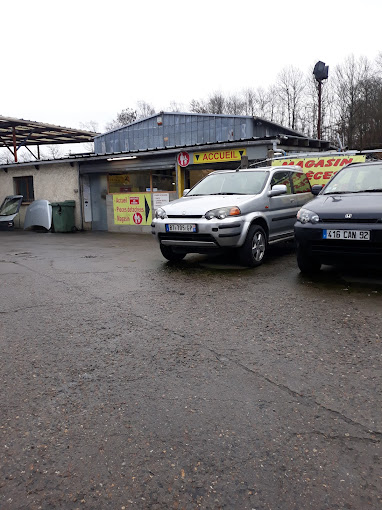 Aperçu des activités de la casse automobile ROSNY AUTO PIECES située à ROSNY-SUR-SEINE (78710)